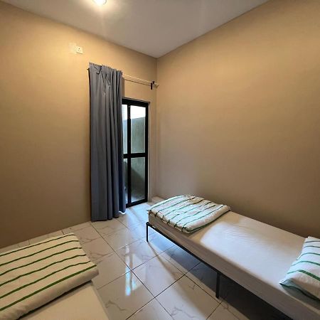 Theatbas Homestay 17 In Seri Iskandar Perak 3 Bedroom Bota 外观 照片