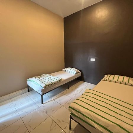 Theatbas Homestay 17 In Seri Iskandar Perak 3 Bedroom Bota 外观 照片