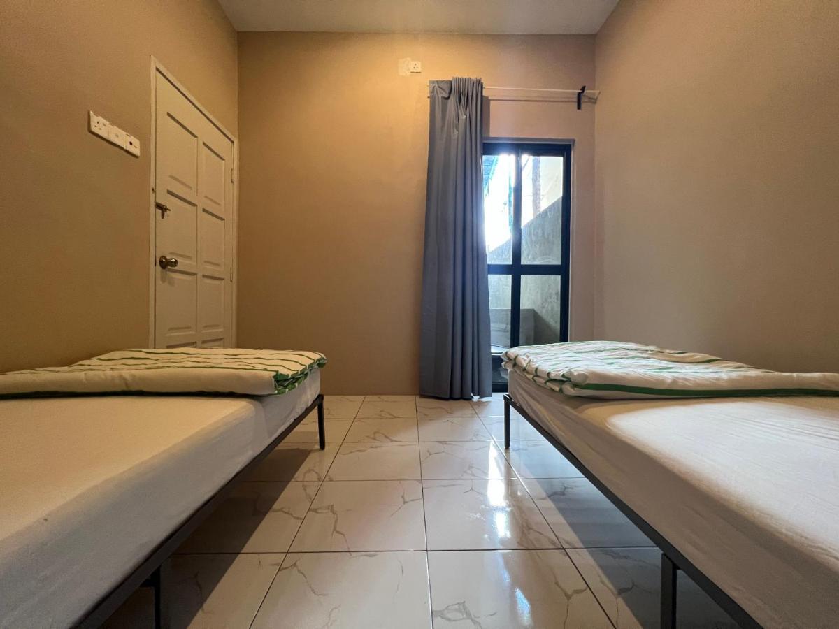 Theatbas Homestay 17 In Seri Iskandar Perak 3 Bedroom Bota 外观 照片